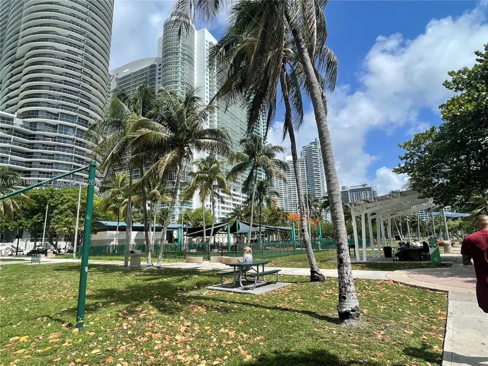 1750 Bayshore Dr #2814 Miami, FL 33132