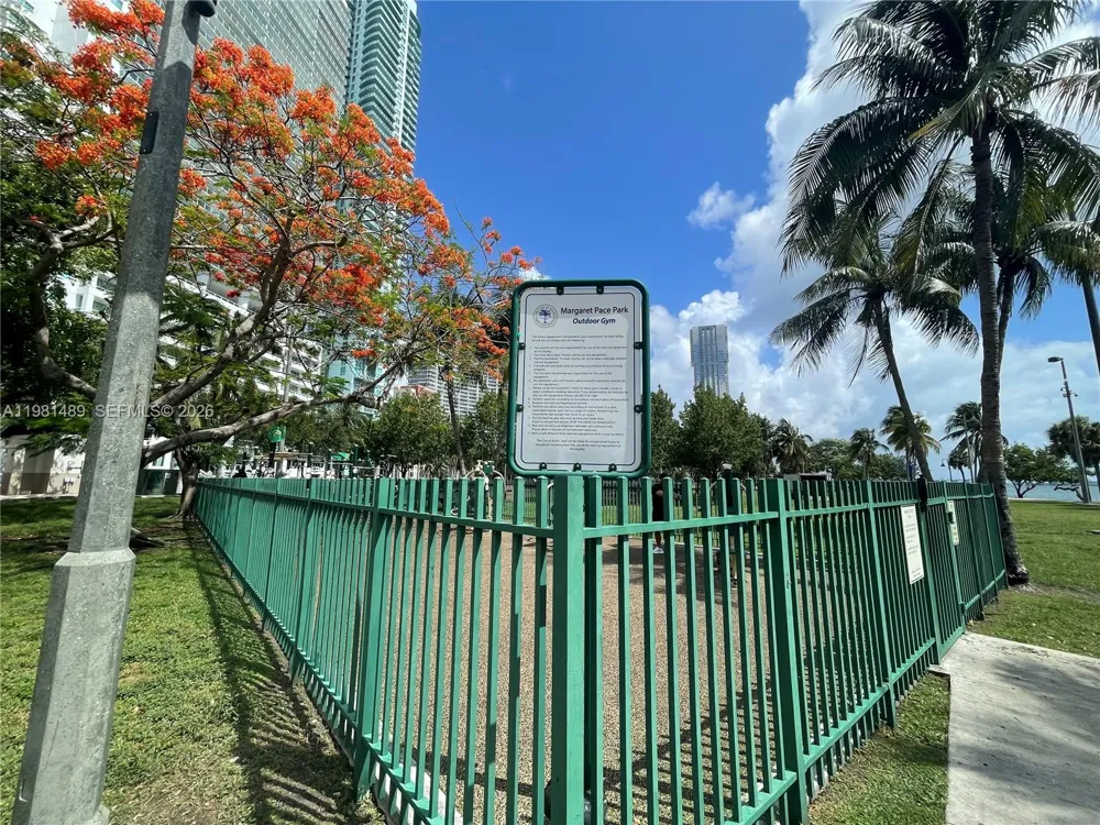 1750 Bayshore Dr #2814 Miami, FL 33132