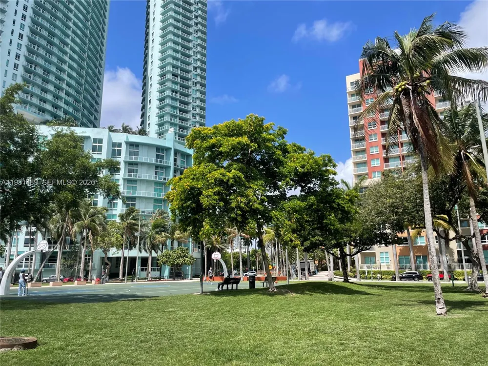 1750 Bayshore Dr #2814 Miami, FL 33132