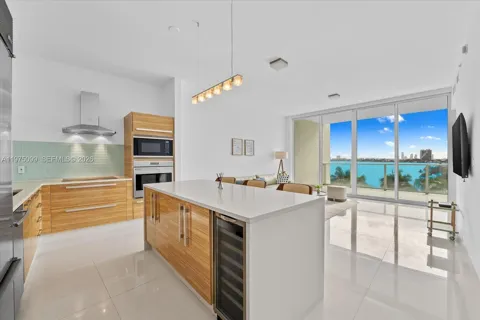 2020 Bayshore Dr #605