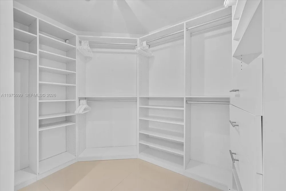 2020 Bayshore Dr #605 Miami, FL 33137