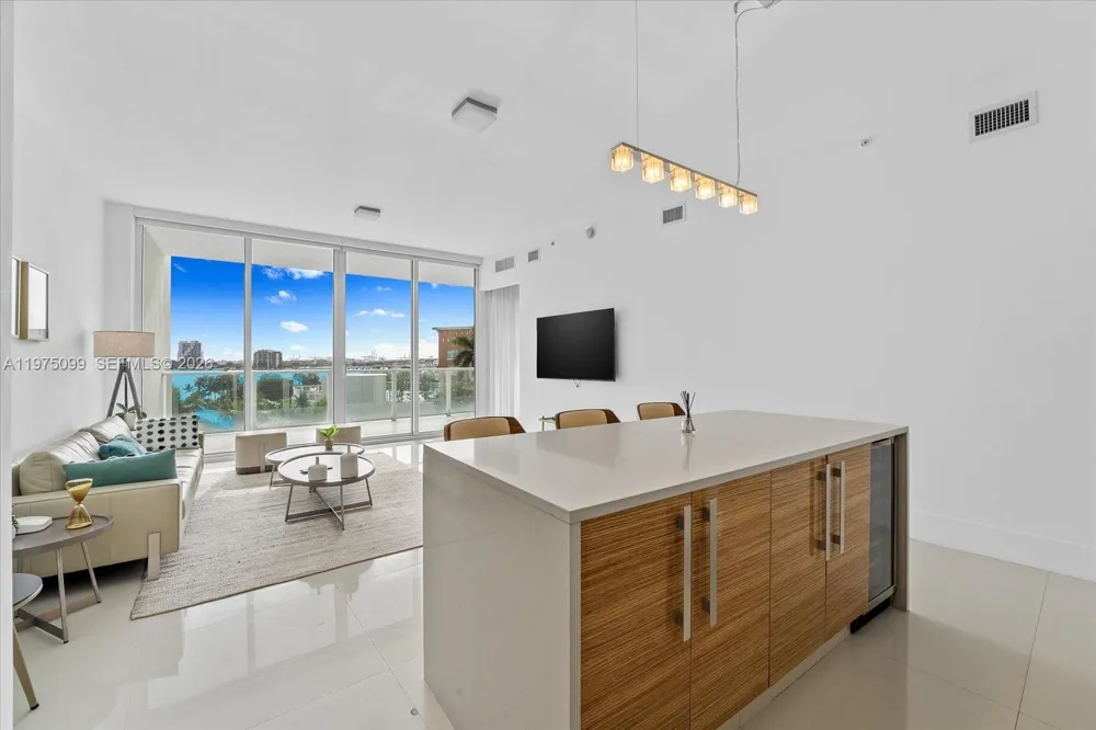 2020 Bayshore Dr #605 Miami, FL 33137