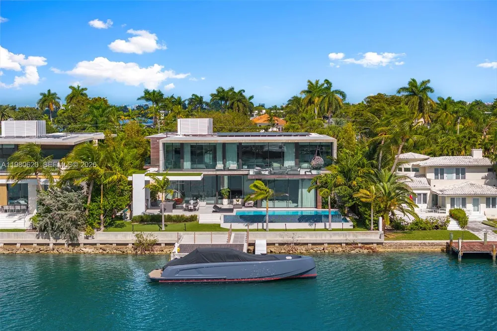 310 S Hibiscus Dr Miami Beach, FL 33139