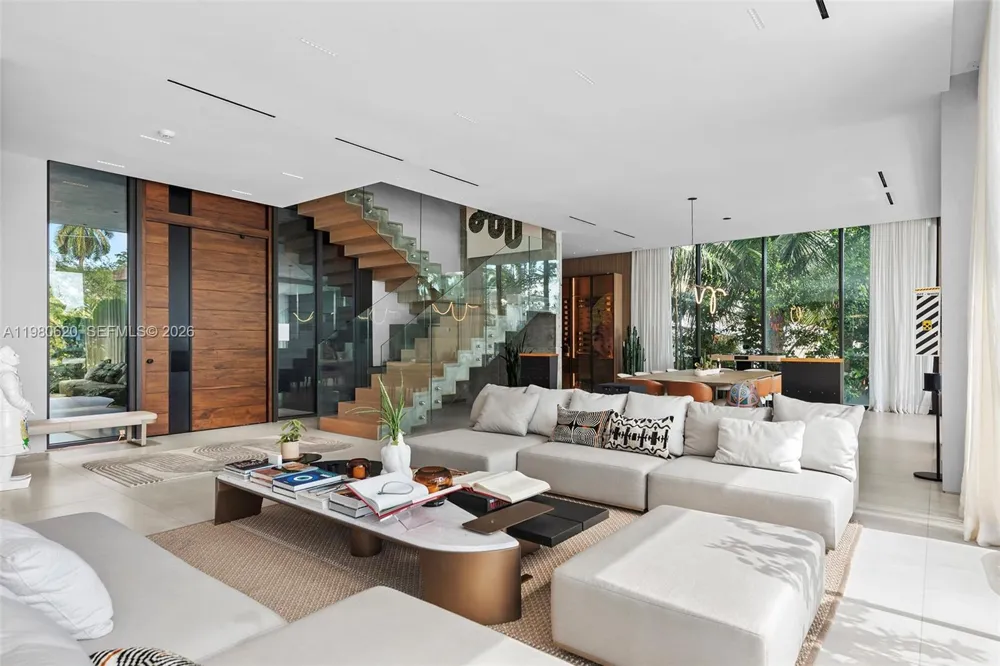 310 S Hibiscus Dr Miami Beach, FL 33139