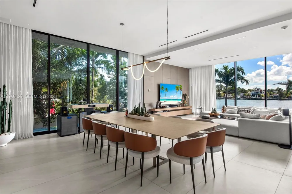 310 S Hibiscus Dr Miami Beach, FL 33139