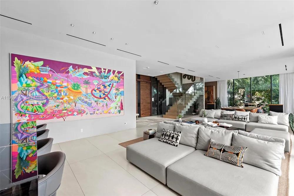 310 S Hibiscus Dr Miami Beach, FL 33139
