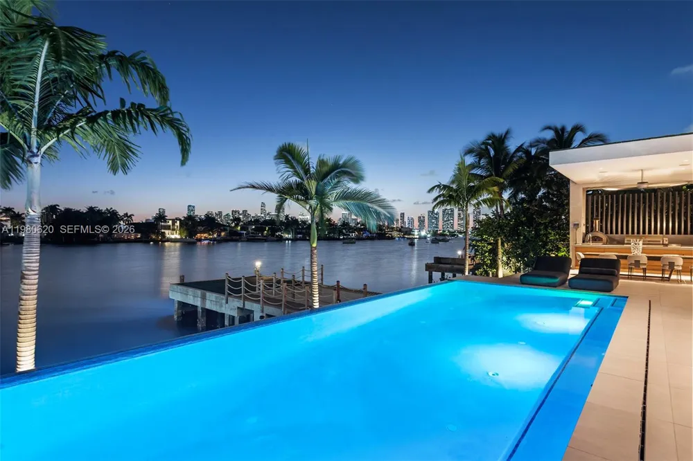 310 S Hibiscus Dr Miami Beach, FL 33139
