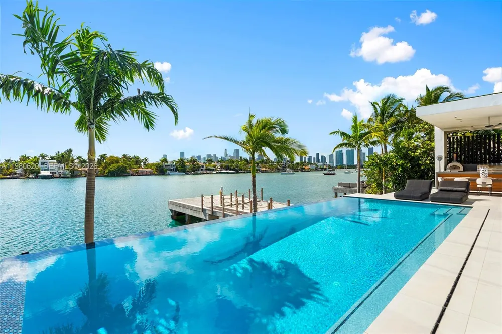310 S Hibiscus Dr Miami Beach, FL 33139