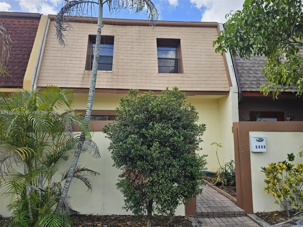 5966 NW 24th Ct Sunrise, FL 33313