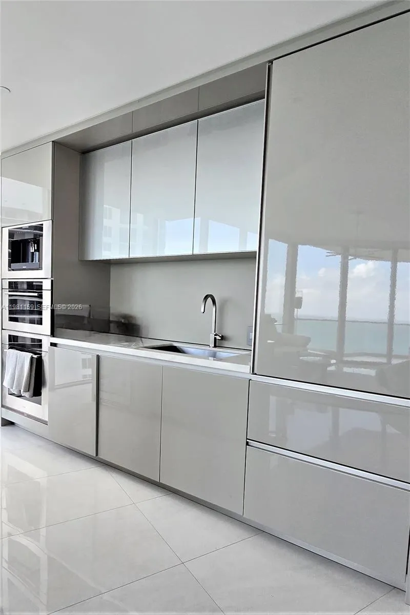 18975 Collins Ave #2504 Sunny Isles Beach, FL 33160