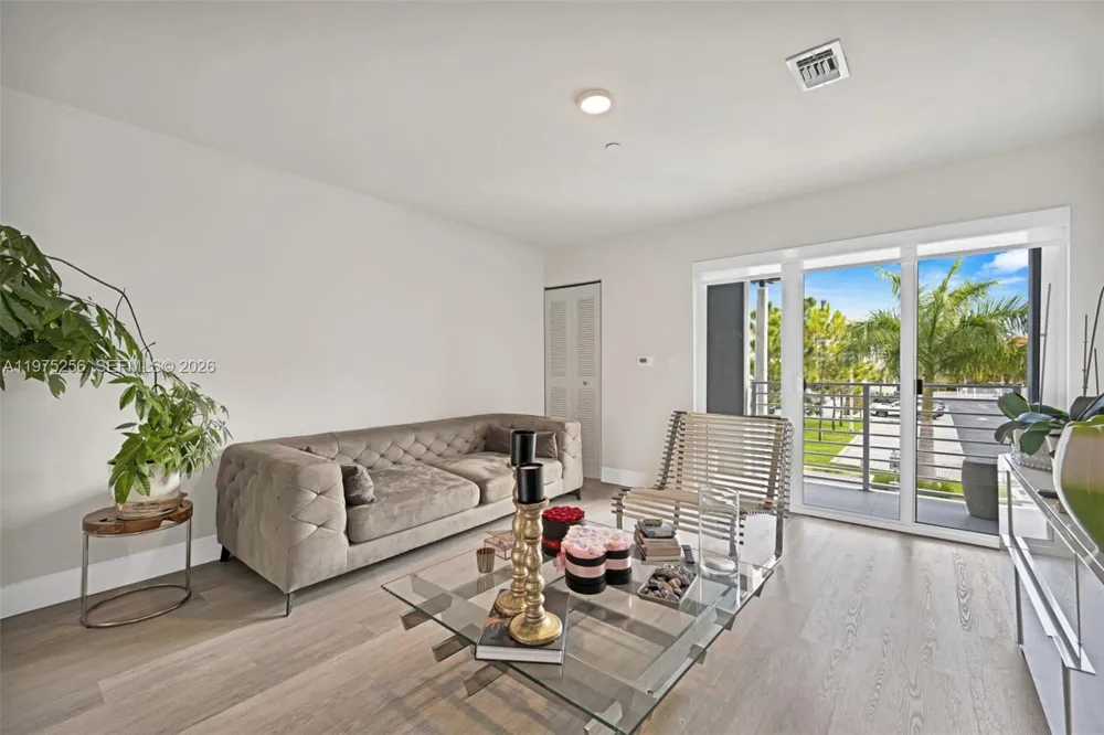 2535 NE 193rd St #3209 Miami, FL 33180