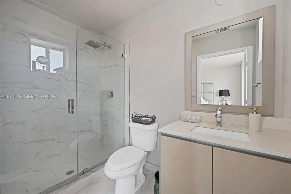 2535 NE 193rd St #3209 Miami, FL 33180