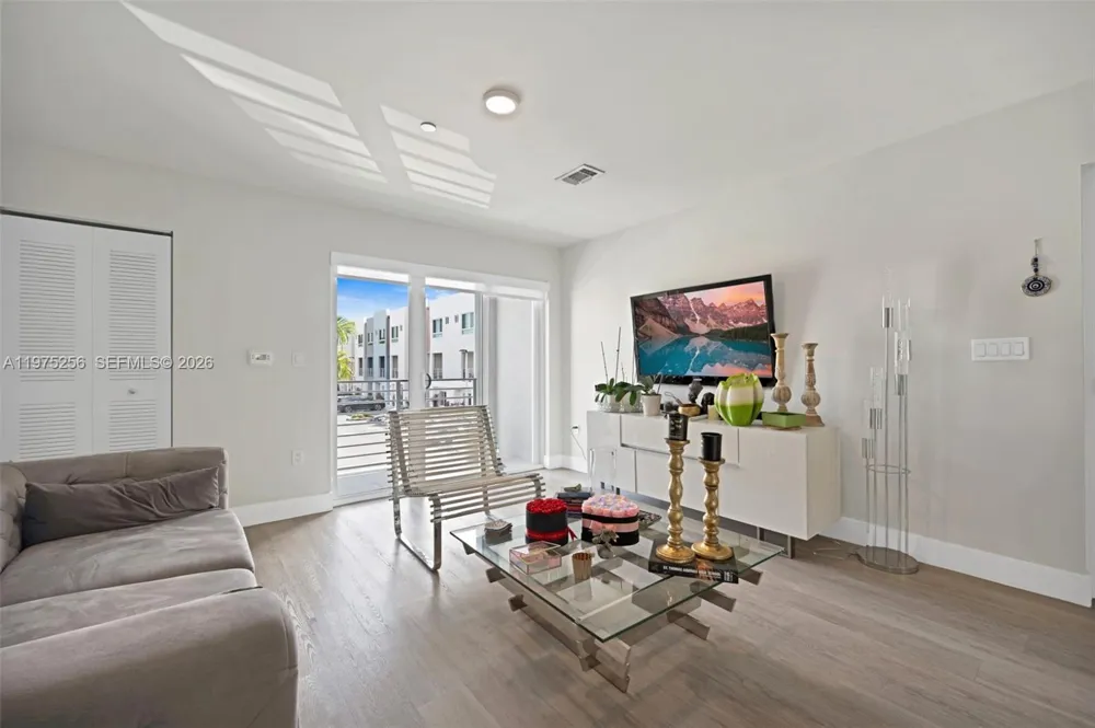 2535 NE 193rd St #3209 Miami, FL 33180