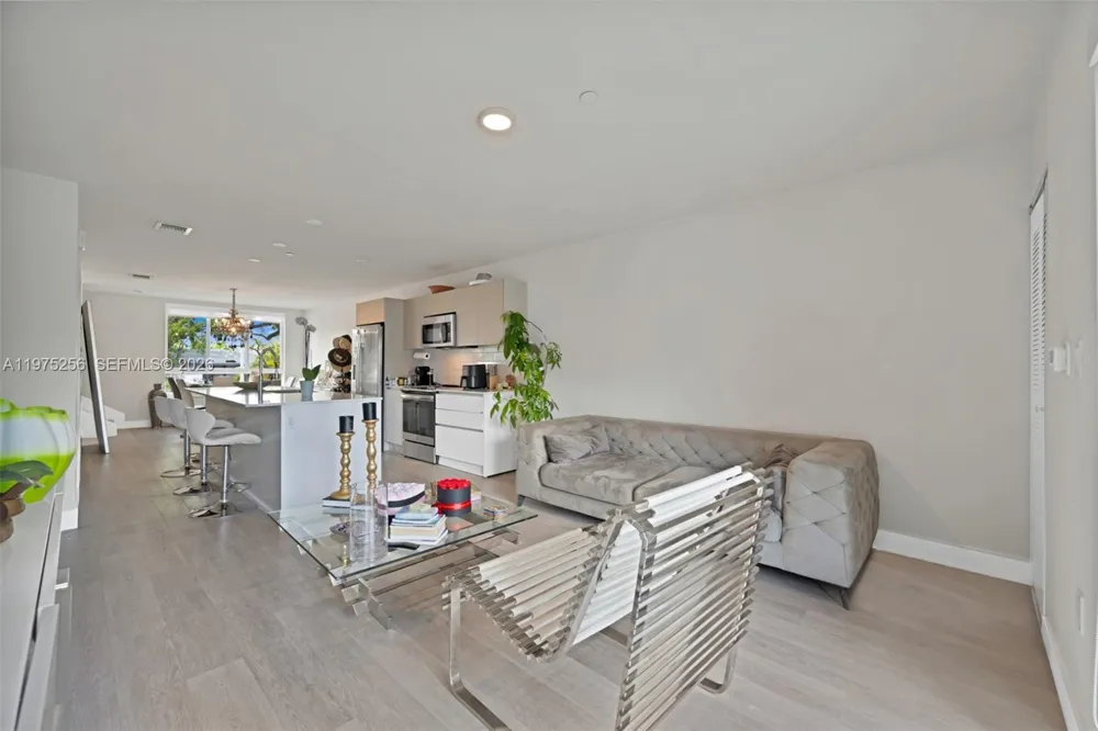 2535 NE 193rd St #3209 Miami, FL 33180