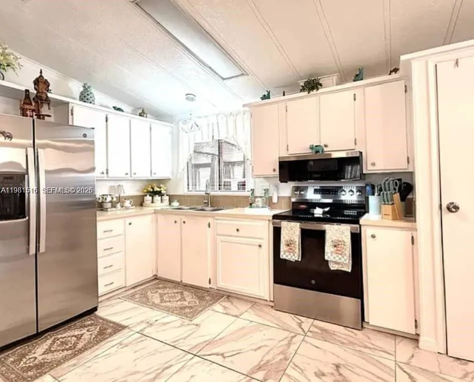 215 LAURELCREST CIR VALRICO Brandon, FL 33594
