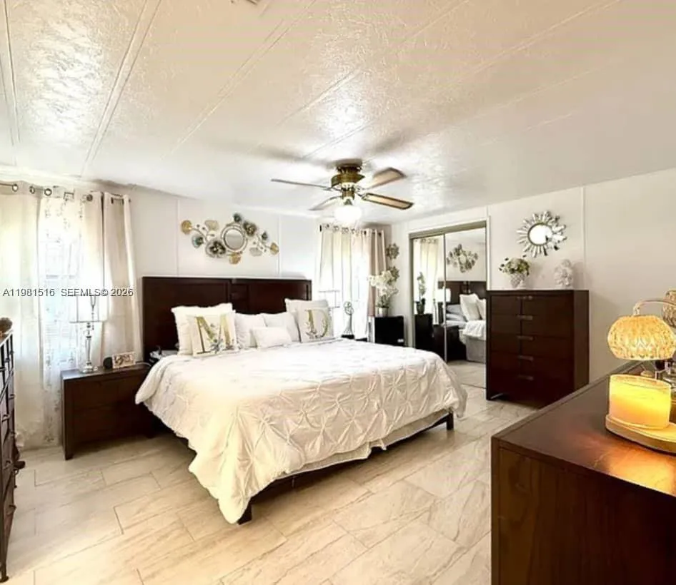 215 LAURELCREST CIR VALRICO Brandon, FL 33594