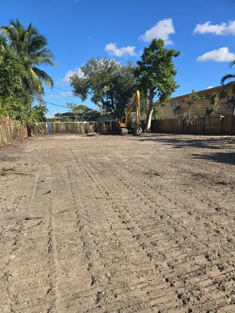 951 NW 37th Ave