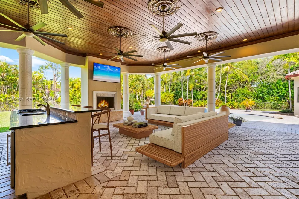 11400 SW 67th Ave Pinecrest, FL 33156