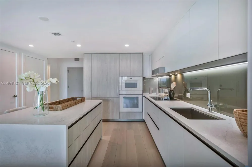 9201 E Bay Harbor Dr #503 Bal Harbour, FL 33154