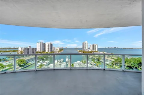 7900 Harbor Island Dr #1001
