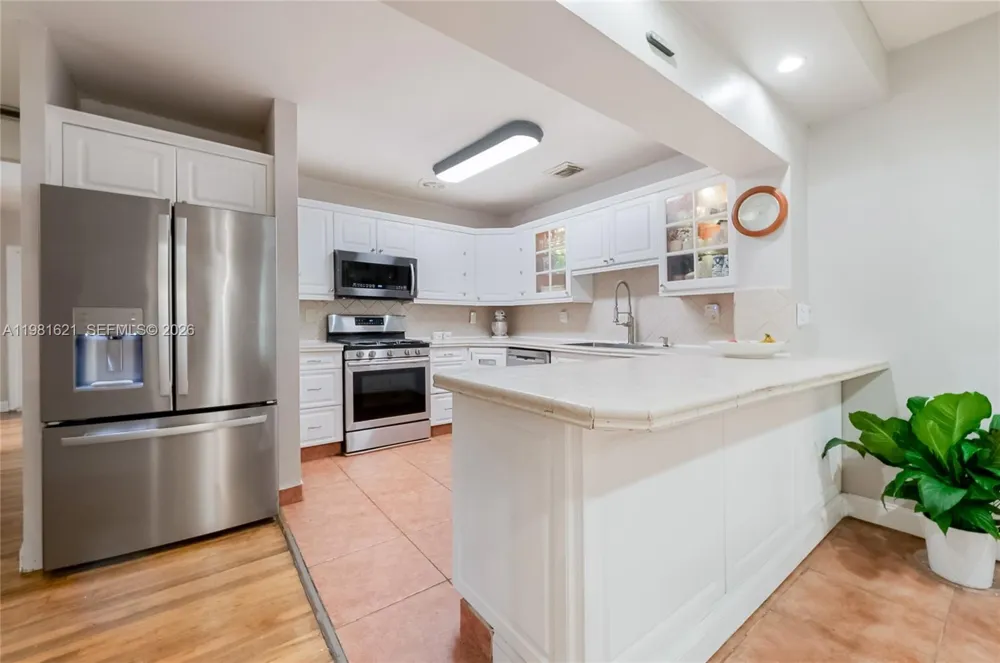 6350 NW 39th Ter Virginia Gardens, FL 33166
