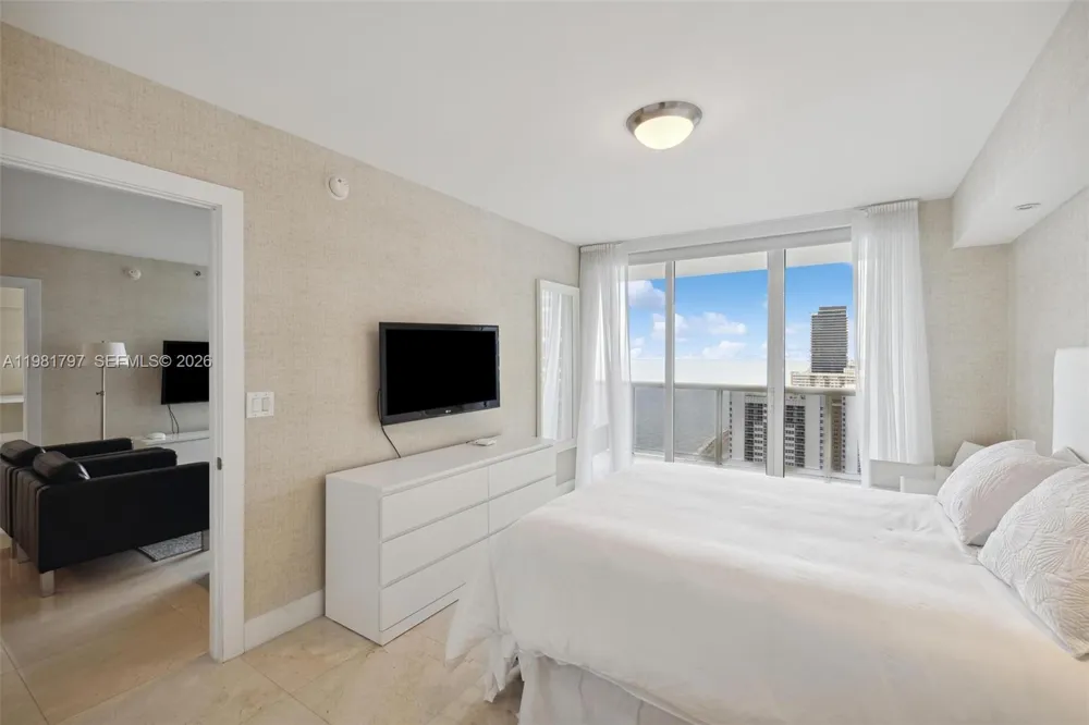 1830 S Ocean Dr #2904 Hallandale Beach, FL 33009