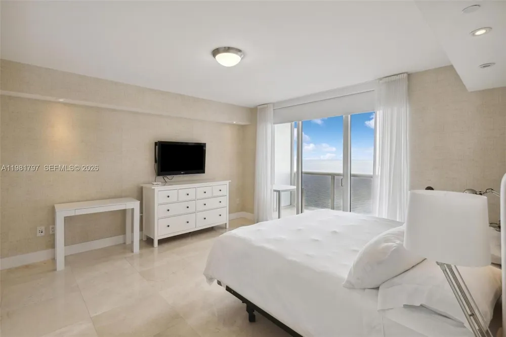 1830 S Ocean Dr #2904 Hallandale Beach, FL 33009