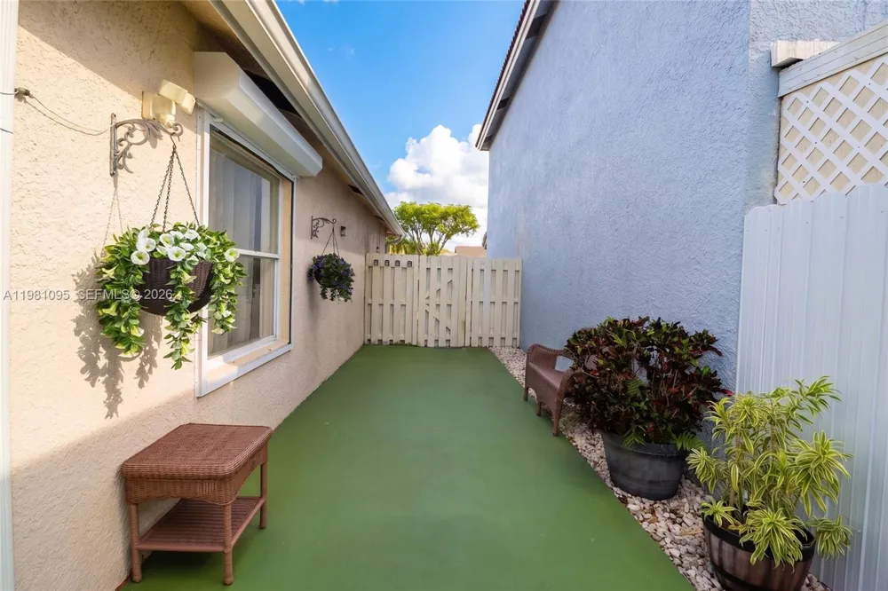 8070 SW 157th Pl Miami, FL 33193