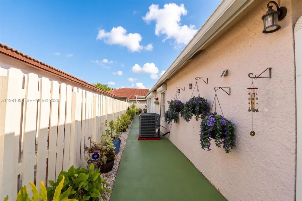 8070 SW 157th Pl Miami, FL 33193