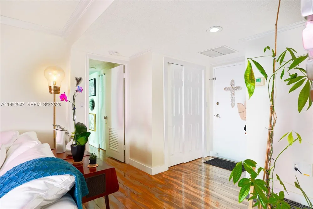 11111 Biscayne Blvd #20E Miami, FL 33181