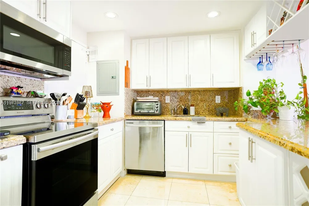11111 Biscayne Blvd #20E Miami, FL 33181