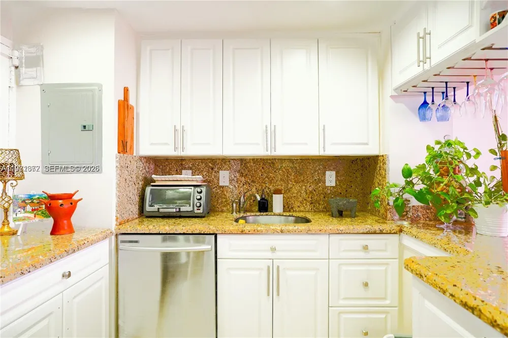 11111 Biscayne Blvd #20E Miami, FL 33181