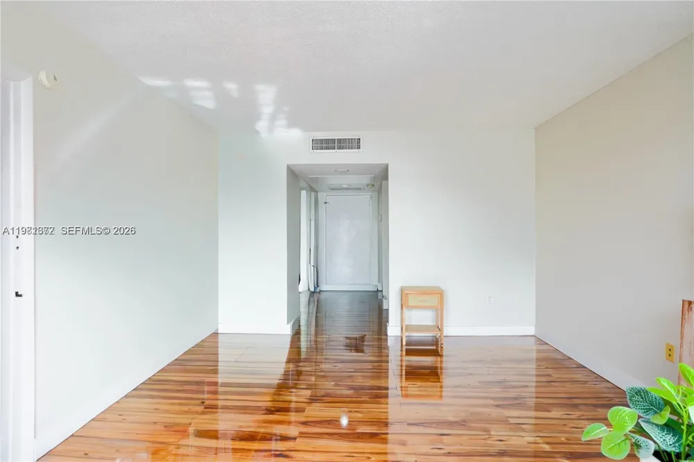 11111 Biscayne Blvd #20E Miami, FL 33181