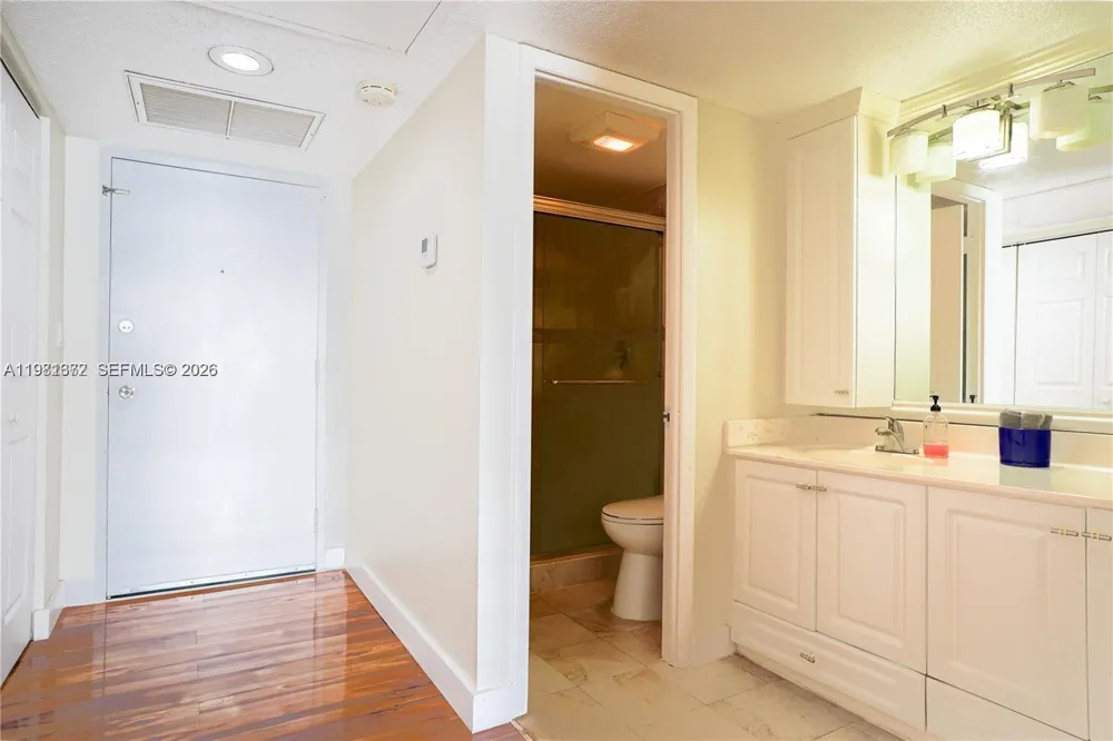 11111 Biscayne Blvd #20E Miami, FL 33181