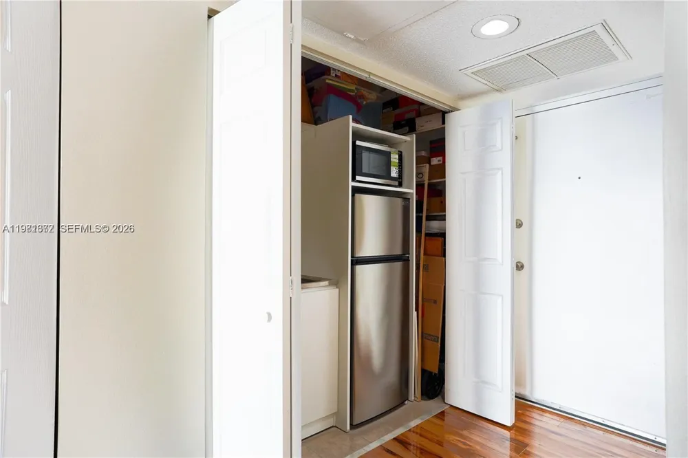 11111 Biscayne Blvd #20E Miami, FL 33181
