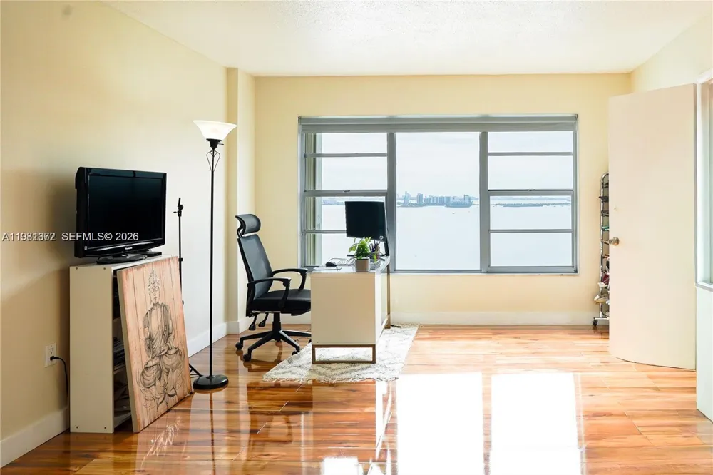 11111 Biscayne Blvd #20E Miami, FL 33181