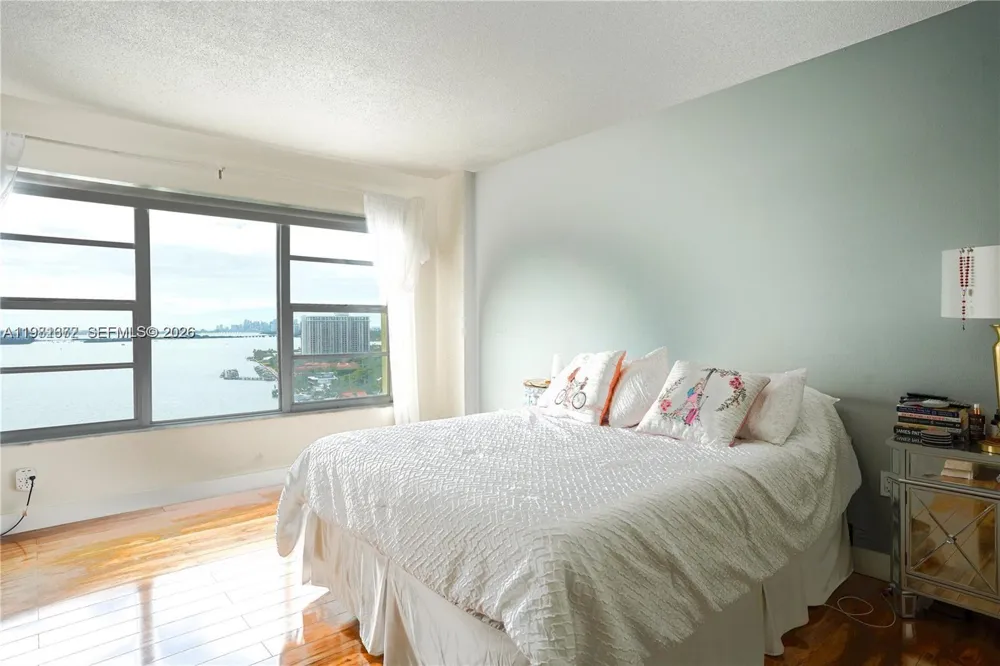 11111 Biscayne Blvd #20E Miami, FL 33181
