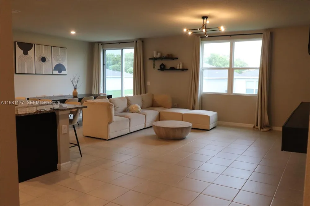 920 CAMBRIDGE DR Winter Haven, FL 33881