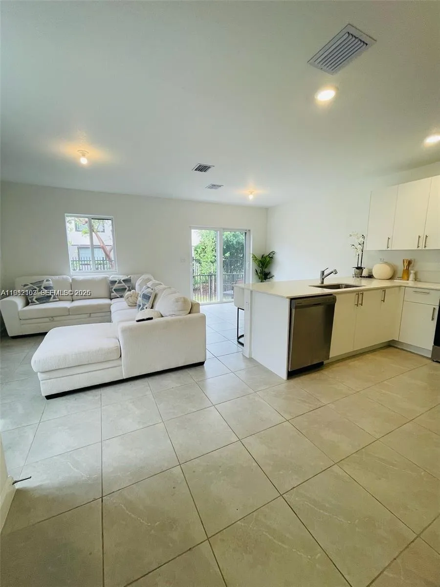 5000 SW 37th St Pembroke Park, FL 33023