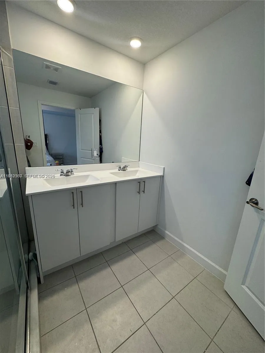 5000 SW 37th St Pembroke Park, FL 33023