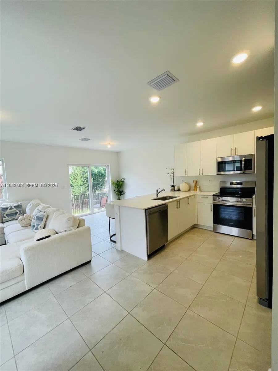 5000 SW 37th St Pembroke Park, FL 33023