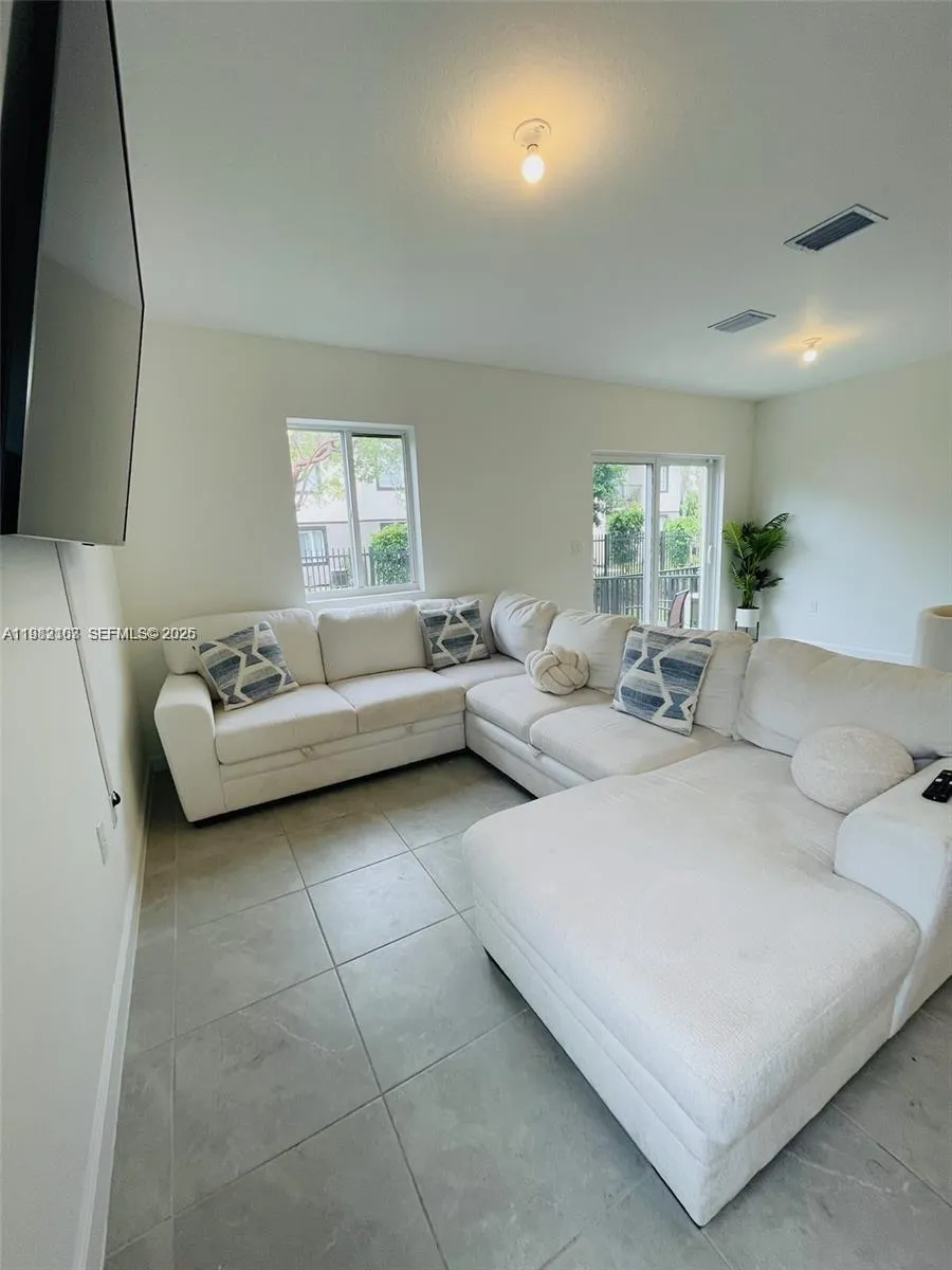 5000 SW 37th St Pembroke Park, FL 33023