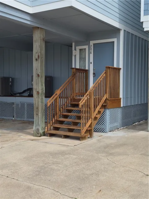 100 Port Royal #208
