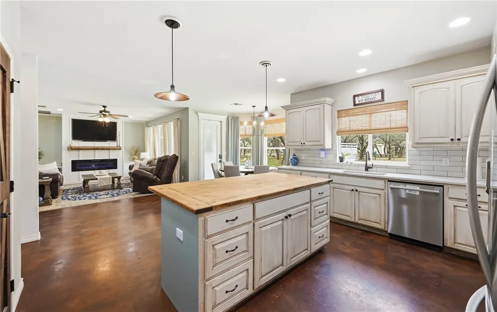 9667 CR 628 Sinton, TX 78387