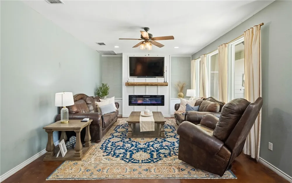 9667 CR 628 Sinton, TX 78387