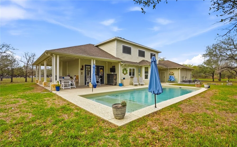 9667 CR 628 Sinton, TX 78387