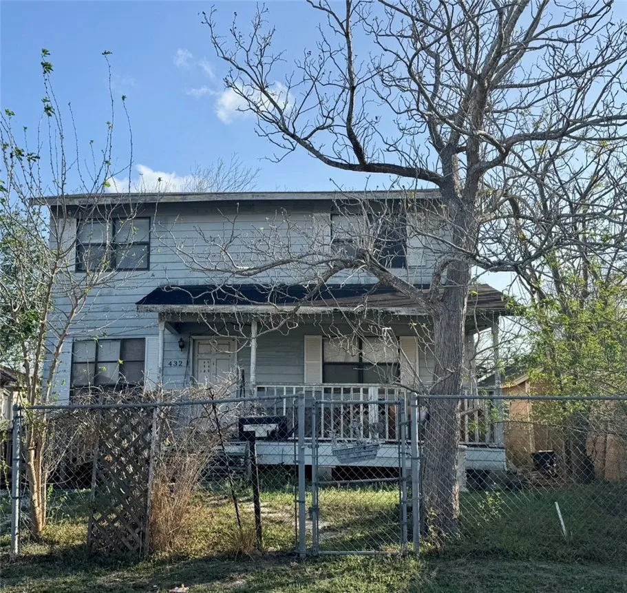 432 W Avenue D Robstown, TX 78380