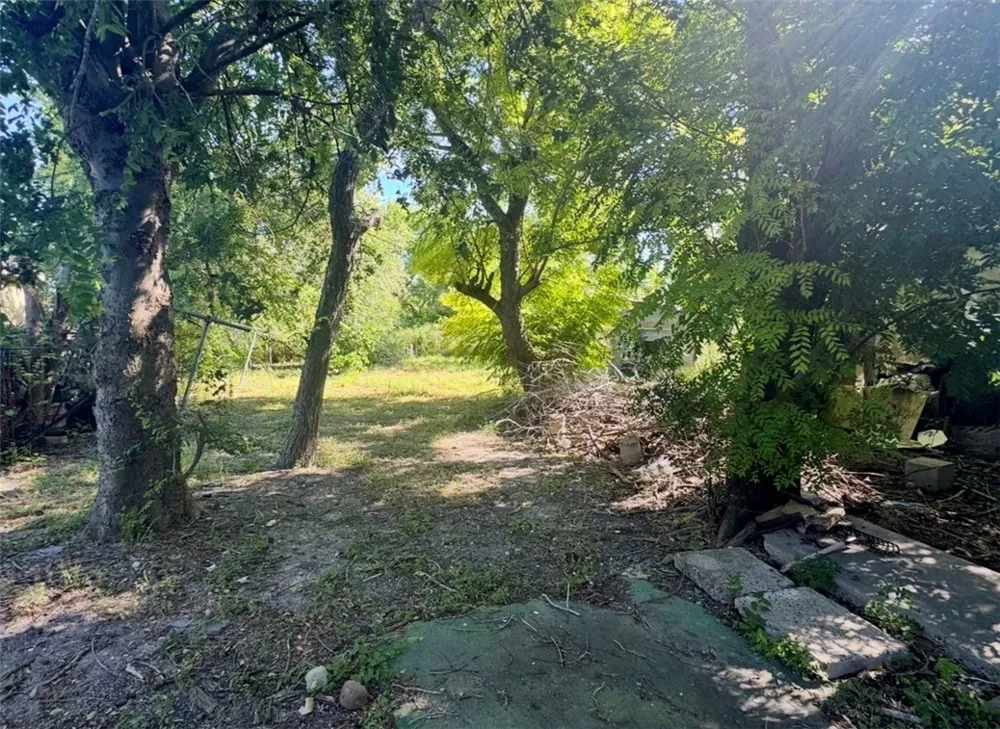 432 W Avenue D Robstown, TX 78380