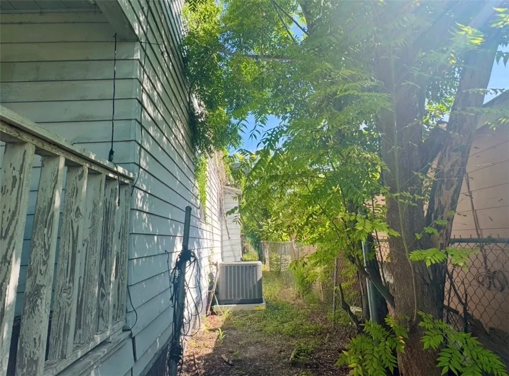432 W Avenue D Robstown, TX 78380