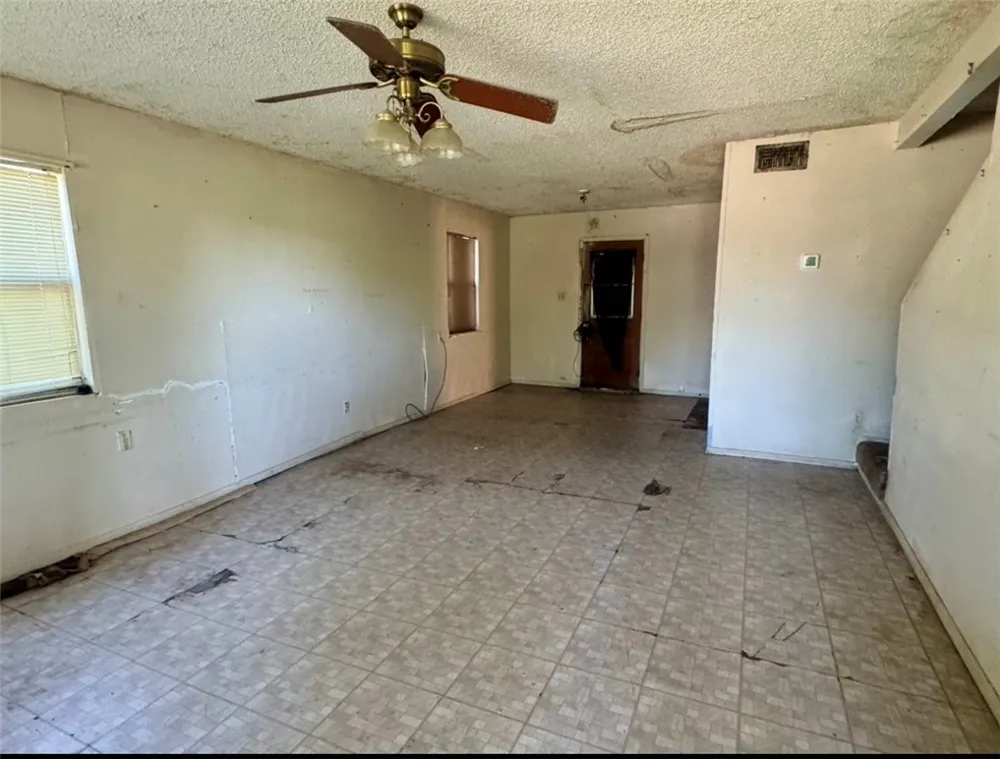 432 W Avenue D Robstown, TX 78380
